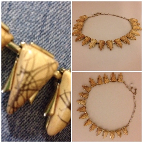 Authentic Coro Vintage Necklace, lucite. - Picture 4 of 4
