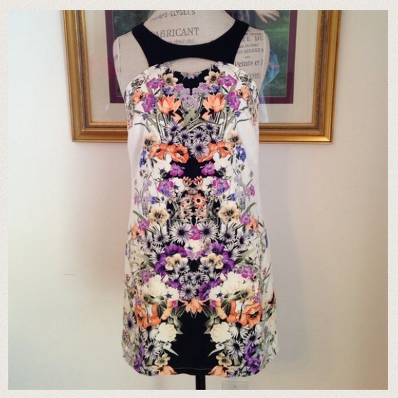 π’SOLDπ’Vibrant mirror image floral graphic dress - Picture 2 of 4