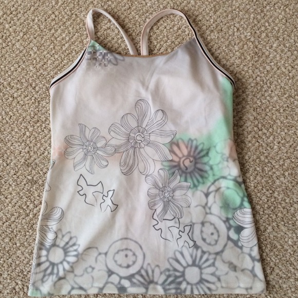 Bundle 2 lululemon tank tops