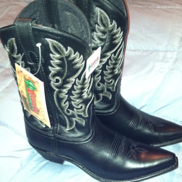 Loredo Shoes - NWT black leather embroidered cowboy boots