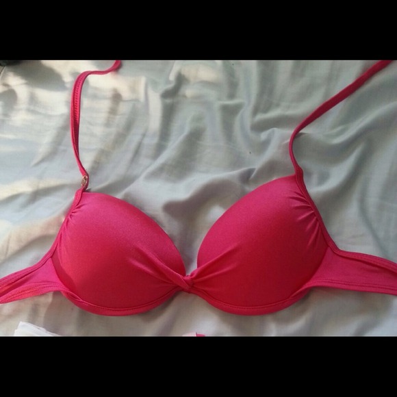 LOOKING FOR BIKINI BOTTOM THAT COULD MATCH THIS