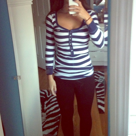 Basic hollister long sleeve striped navy and white