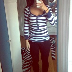 Basic hollister long sleeve striped navy and white