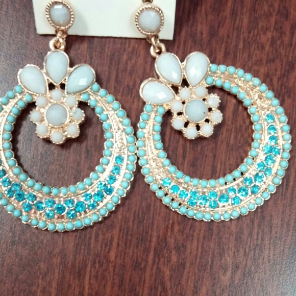 Earrings - Picture 2 of 4