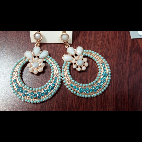 Earrings - Picture 4 of 4