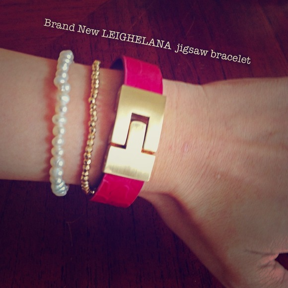 BRAND NEW Leighelena Jigsaw Bracelet, Magenta/Gold