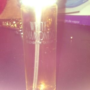 White diamond perfume by Elizabeth Taylor