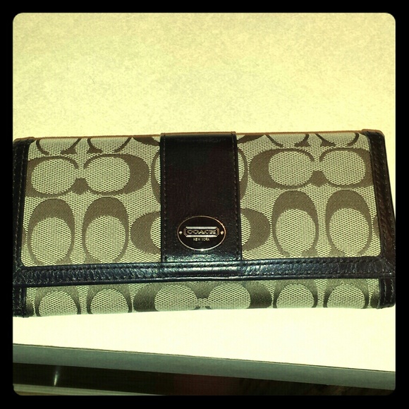 Authentic Coach Wallet - FINAL PRICE CUT
