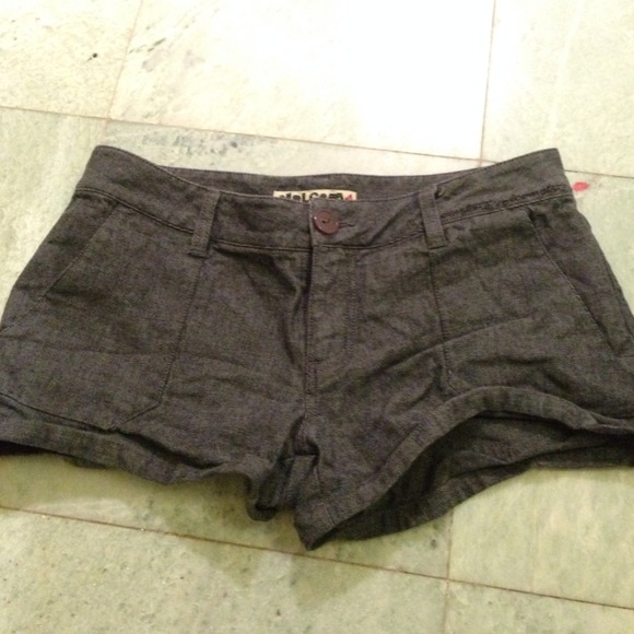 ⭐️SOLD⭐️ Volcom Charcoal Gray Shorts. Size 5