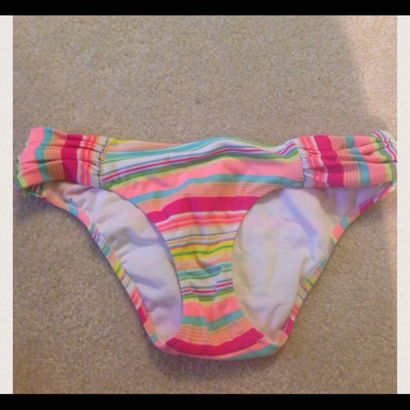 LOOKING FOR THIS IN A SIZE SMALL