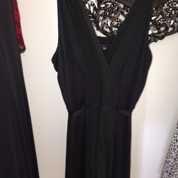 Dress - Picture 3 of 3