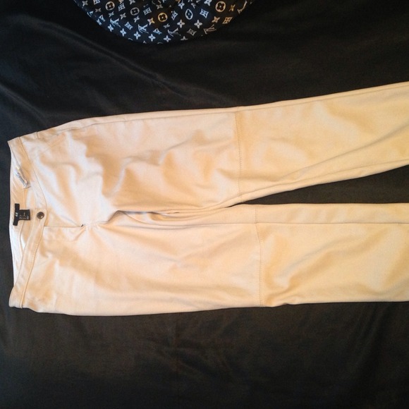 😀 H&M faux leather skinnys😀