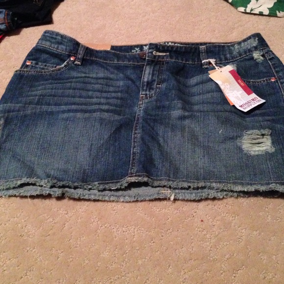 Short jean skirt