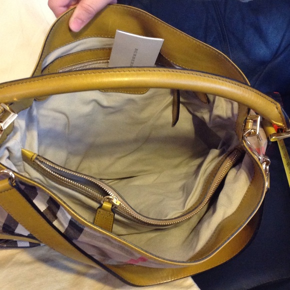 NO TRADE ❤️NWOT 100% Authentic Burberry large tote - Picture 3 of 4