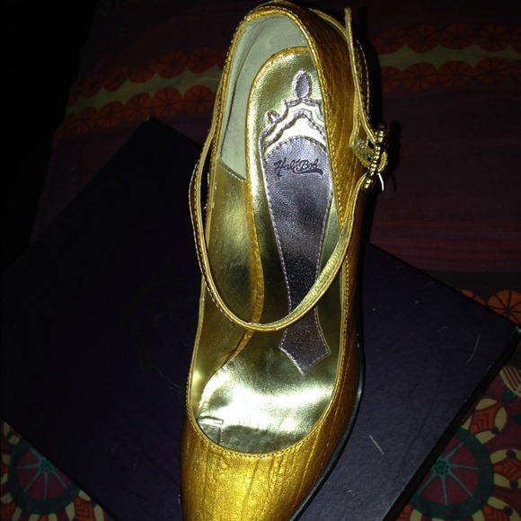 Shoes - Picture 3 of 3