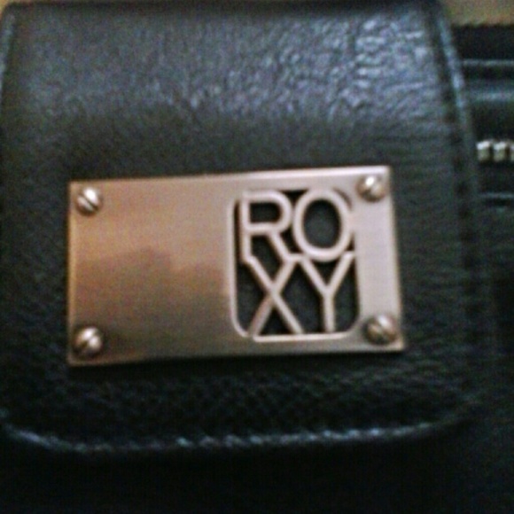 ~SOLD~ Roxy wristlet - Picture 2 of 4