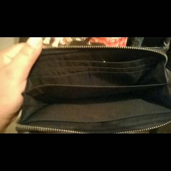 ~SOLD~ Roxy wristlet - Picture 3 of 4