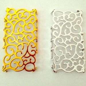 A beautiful pair of iPhone 4S cases. Very cute😜