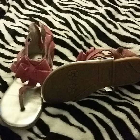 Pink girls sandals with bow