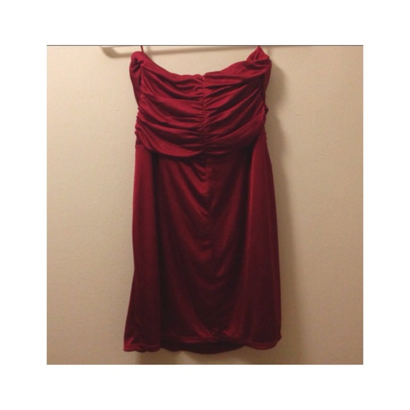 Red strapless dress - Picture 2 of 4
