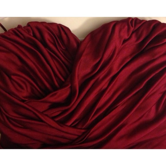 Red strapless dress - Picture 3 of 4