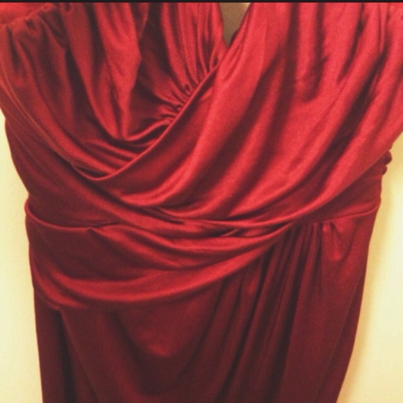 Red strapless dress - Picture 4 of 4