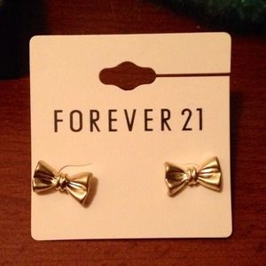 Gold bow earrings. BRAND NEW