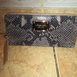 NWT Michael Kors Jet Set Item Wallet Clutch Sand