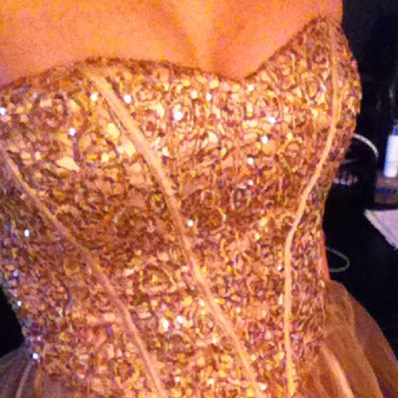 Prom dress - Picture 2 of 4