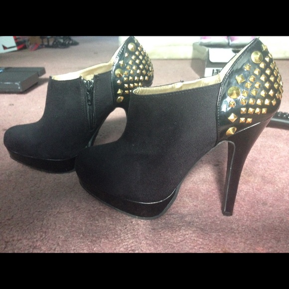 Studded booties size 6 - Picture 1 of 4
