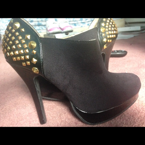 Studded booties size 6 - Picture 2 of 4