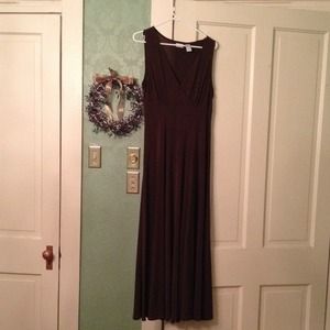 Brown sleeveless dress.