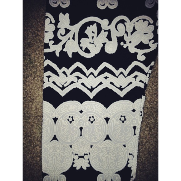 🚫Sold on Vinted🚫 Baroque Lace Leggings - Picture 3 of 3