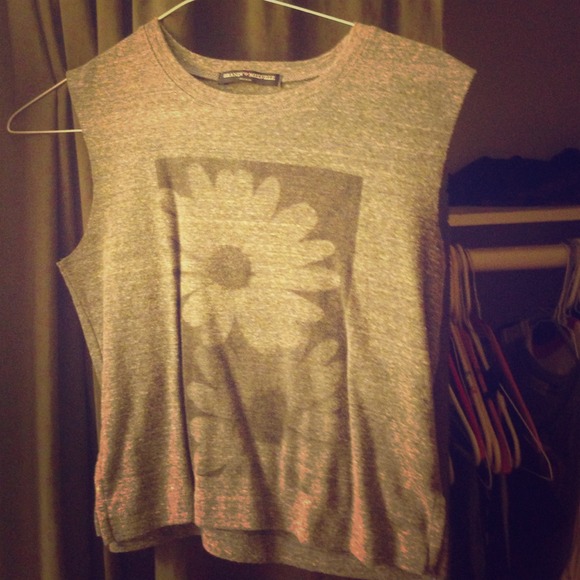 🌻TRADING🌻. Brandy melville daisy crop top