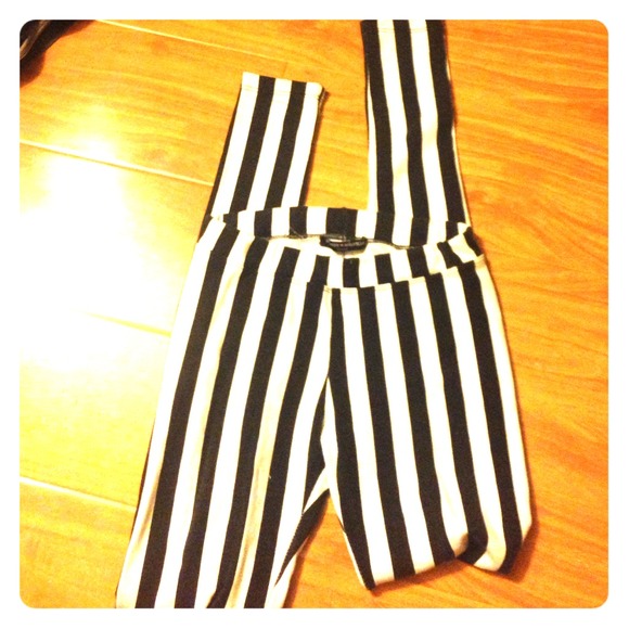 Brandy melville beetlejuice leggings