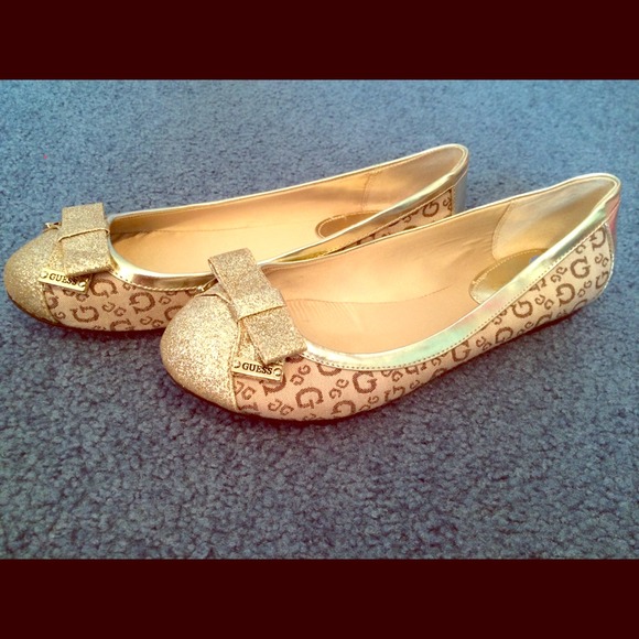Guess Gold Glitter Toe flats
