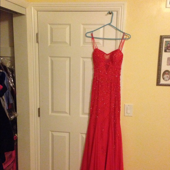 Coral evening gown. Excellent condition - Picture 2 of 4