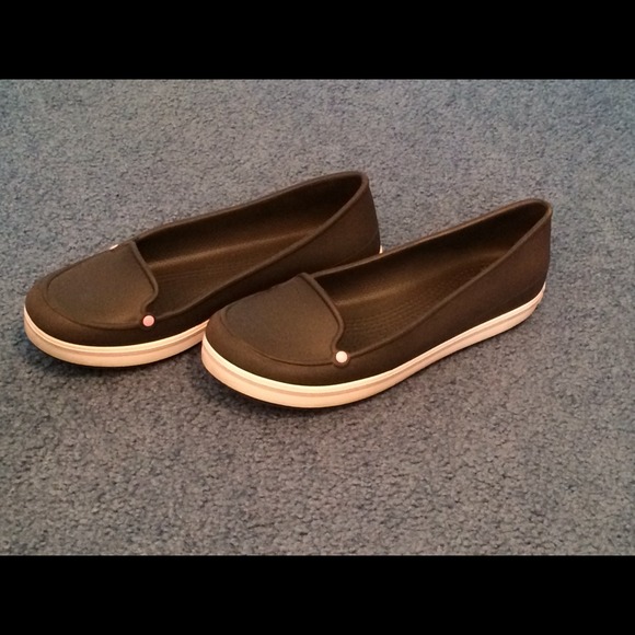 Pink/brown croc flats