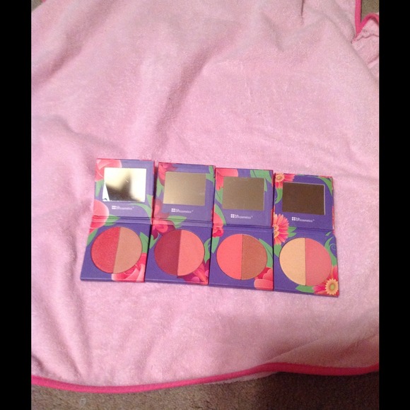 Makeup bundle for *margiedaboss*