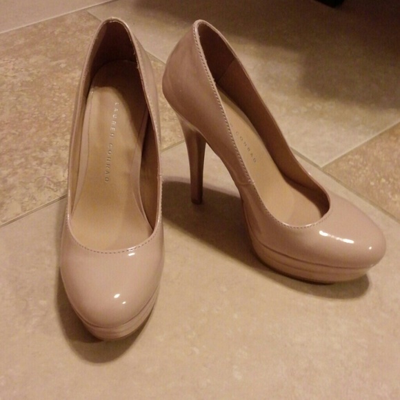 NWOT LC Nude Heels