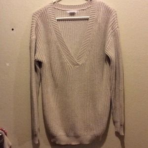 **BUNDLED**NWOT UO sweater