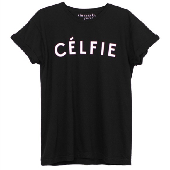 Célfie graphic tee