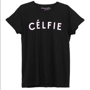 Célfie graphic tee