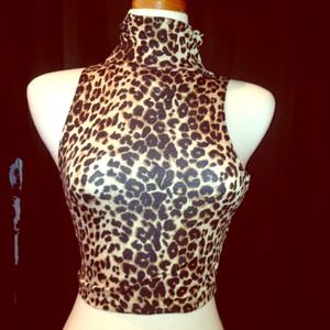 Leopard sleeveless crop top 💋