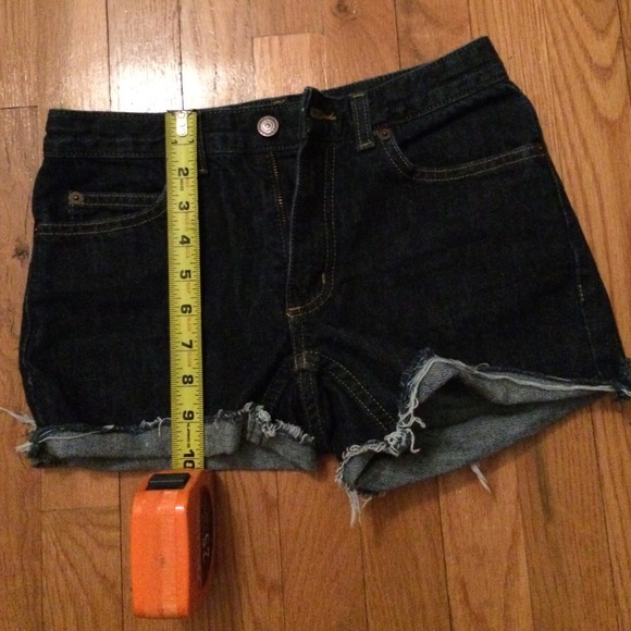 SALE!!! The Limited dark wash cut-off denim shorts - Picture 2 of 4