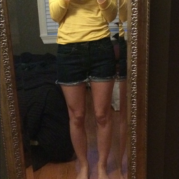 SALE!!! The Limited dark wash cut-off denim shorts - Picture 3 of 4