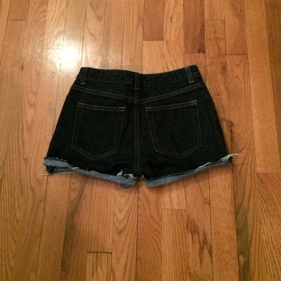 SALE!!! The Limited dark wash cut-off denim shorts - Picture 4 of 4