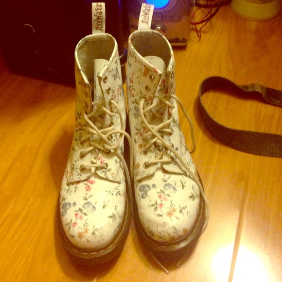 Dr. Martens Boots - Doc martens white floral boots