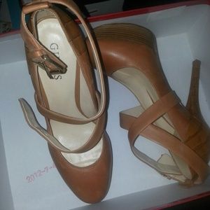 Guess Pumps