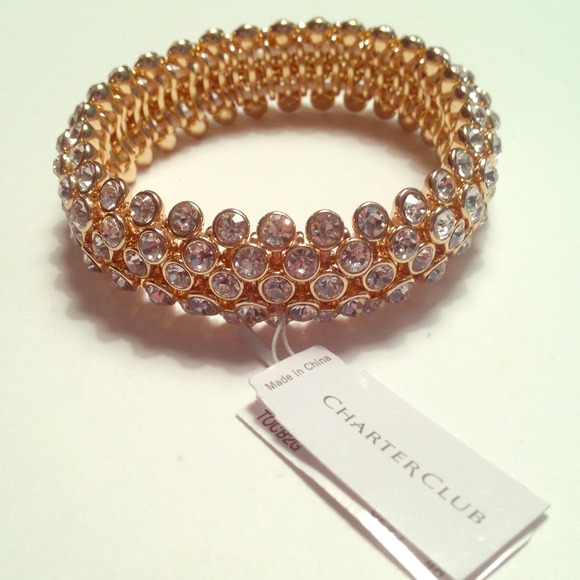 NWT GOLD BRACELET!!!